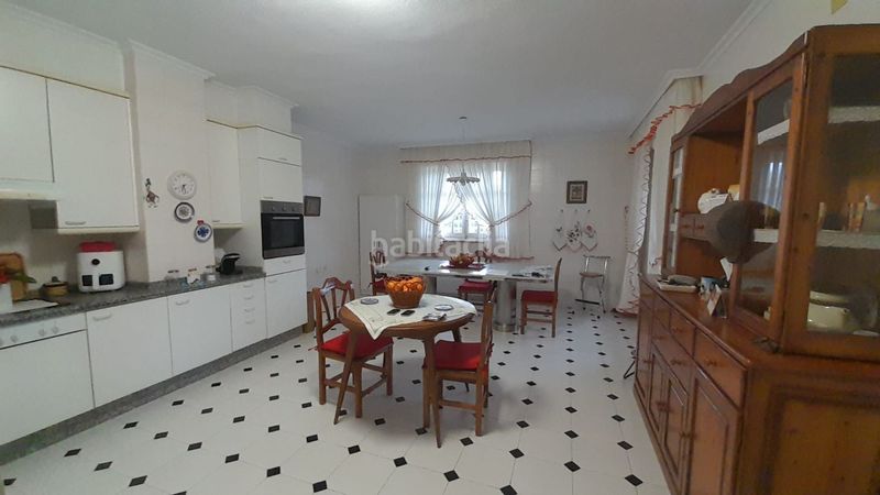 Foto 223c1abd-63a6-4a97-a95c-05251fdcf384. Casa adossada amb calefacció aparcament piscina a Santa Marta de Tormes
