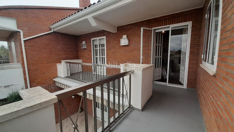 Foto 3c00afa6-4aa0-4e36-b03c-a03a0499a2d4. Casa adossada amb calefacció aparcament piscina a Santa Marta de Tormes