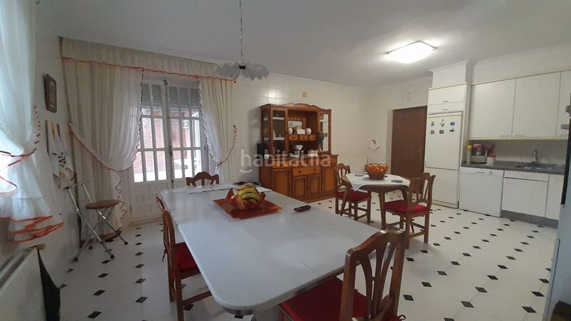 Foto b093cdb8-9958-4046-b1f1-921b34354cfa. Casa adossada amb calefacció aparcament piscina a Santa Marta de Tormes
