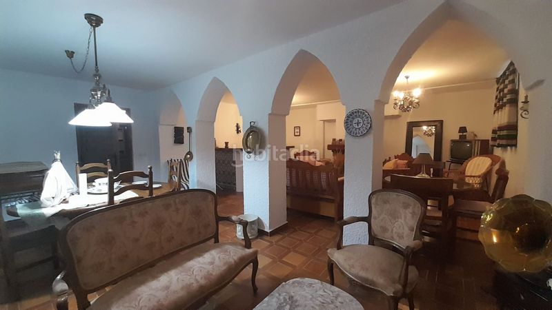 Foto cbc8b6b5-a4ba-4936-bd72-d99aa9c38f6c. Casa adossada amb calefacció aparcament piscina a Santa Marta de Tormes