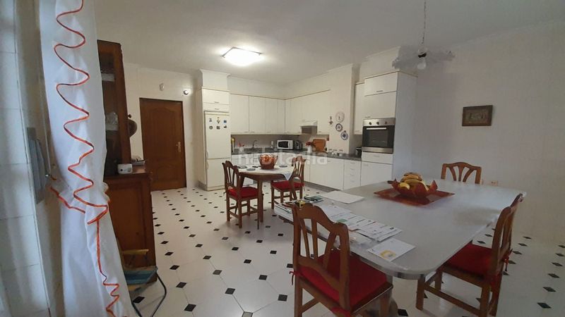 Foto f43b11f4-bdba-49ca-9a09-a5b742221535. Casa adossada amb calefacció aparcament piscina a Santa Marta de Tormes