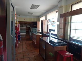 Local Comercial a Villares de la Reina. Local com. en venta en urbanización las bizarricas, 1 despacho.