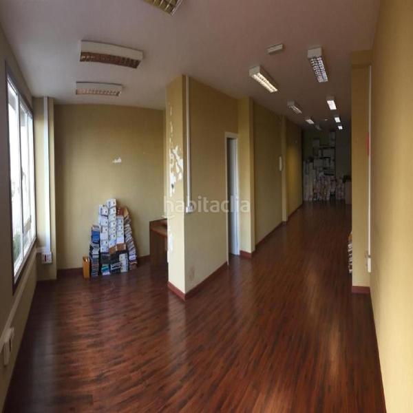 Foto d547bdf3-ea96-4008-8b52-b11f28bdc94a. Local comercial se vende oficina centrica en Plaza de la industria Vigo