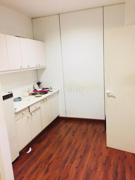 Foto f5063398-fc38-44e5-a8f5-d1cb26ecb904. Local comercial se vende oficina centrica en Plaza de la industria Vigo