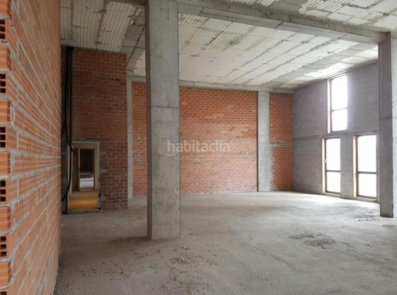 Foto f113b66e-8c32-4fff-b009-bf986b4f6375. Local comercial a Someso - Matogrande Coruña (A)