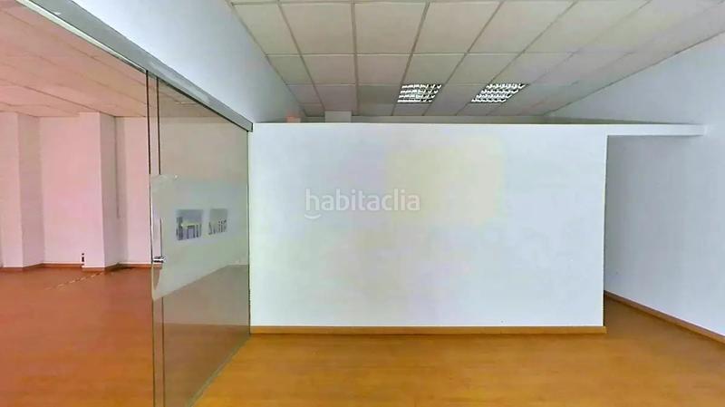 Foto f48d34ab-f1a5-47d3-9d54-15366ccf55b6. Locale commerciale in As Travesas - Balaidos Vigo