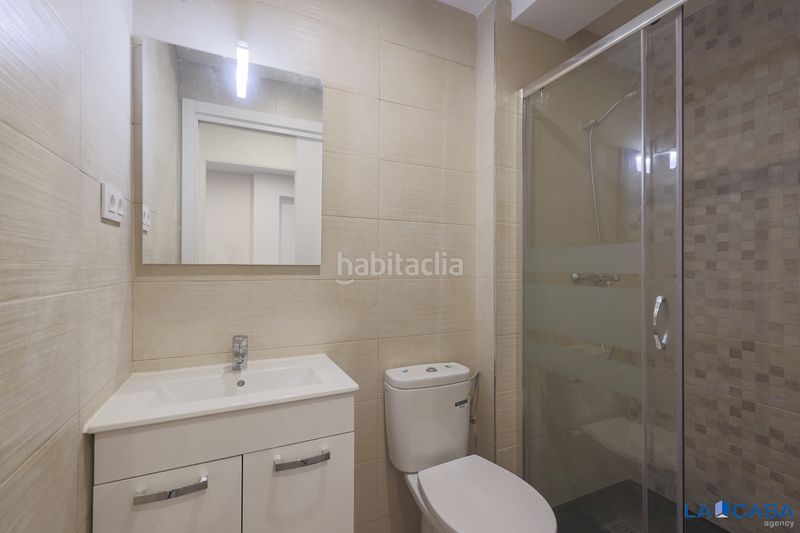 Foto c4321085-427a-4932-b07e-88565450651e. Planta baixa a Sants-Badal Barcelona