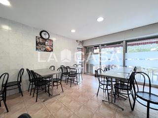 Local commercial à La Mina. Oportunidad única! local de última actividad bar en venta
