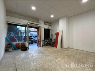 Local commercial à Centro. Oportunidad única para tu negocio en montequinto!