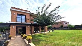 Maison  Carrer montseny. Descubre esta fantástica casa en pla de lavellà, cabrera de mar!