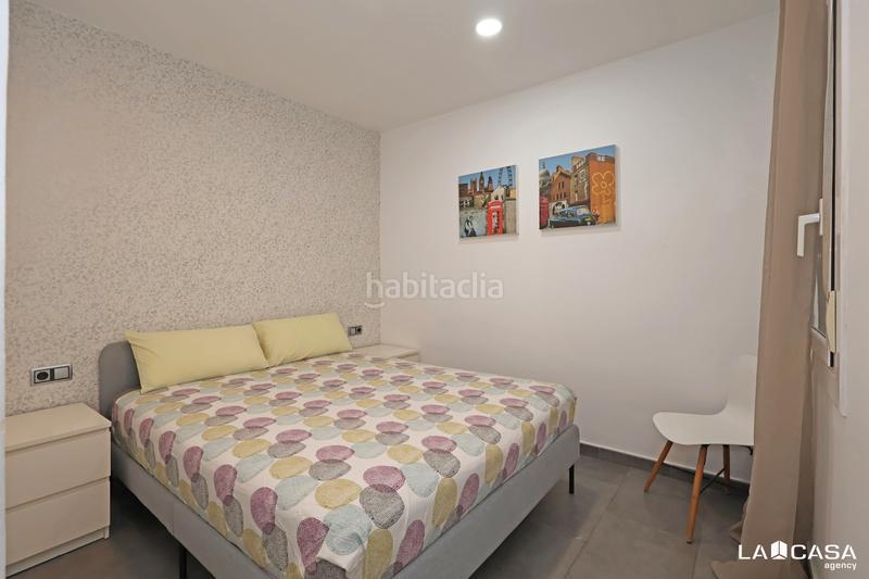 Foto 2c01b871-4436-46b2-b8e1-c097f96317f8. Piso  luminoso con ascensor y dos balcones en poble sec en Barcelona