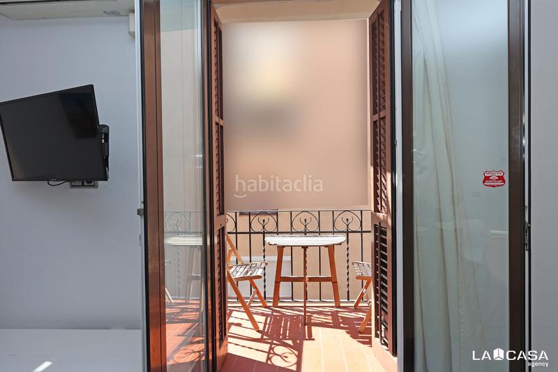 Foto ad5196e5-273a-4027-877b-060f3b871775. Piso  luminoso con ascensor y dos balcones en poble sec en Barcelona