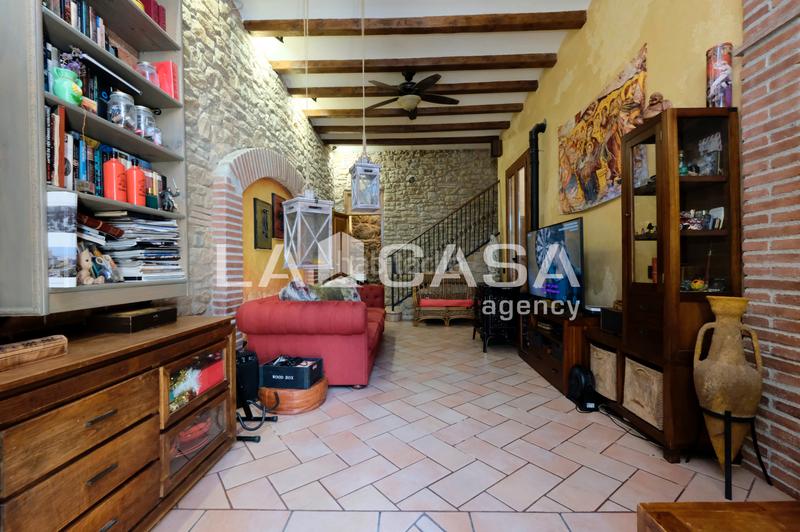 Foto e4c7a180-d9a1-46c7-9ef1-8a1d77fe0722. Casa pareada en Horta Barcelona
