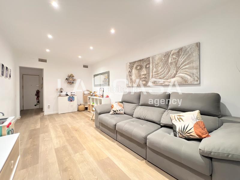 Foto b261b1fd-cc3d-4b91-8933-f437cd6049c6. Piso en Carmel Barcelona