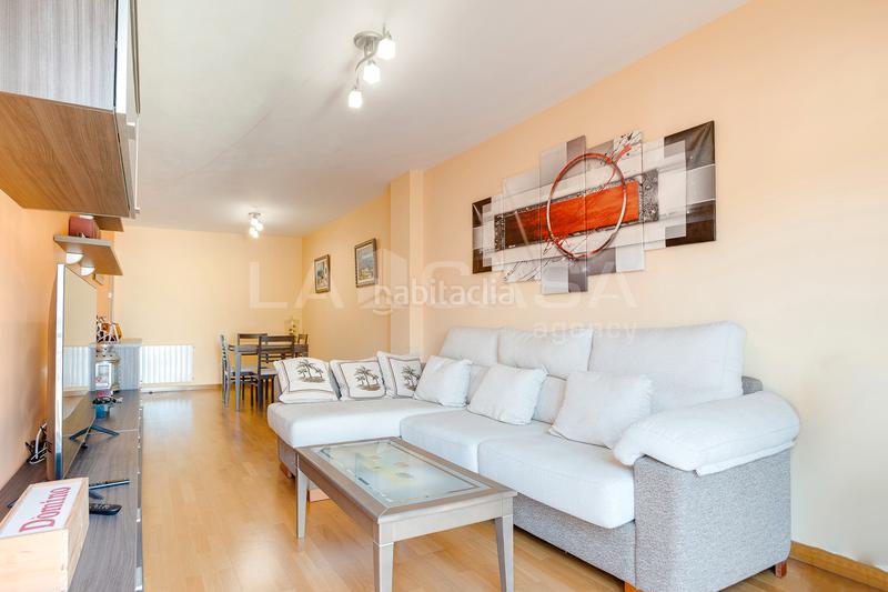 Foto 49d313c5-8a35-437d-a0d5-b0523244227a. Flat with heating parking in Fondo Santa Coloma de Gramenet