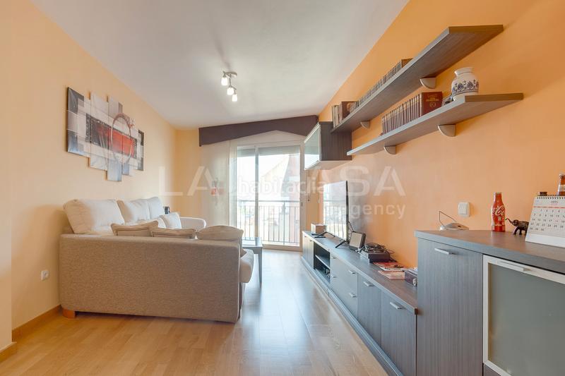 Foto 5961219e-8745-4847-8840-482fc143ed7d. Flat with heating parking in Fondo Santa Coloma de Gramenet