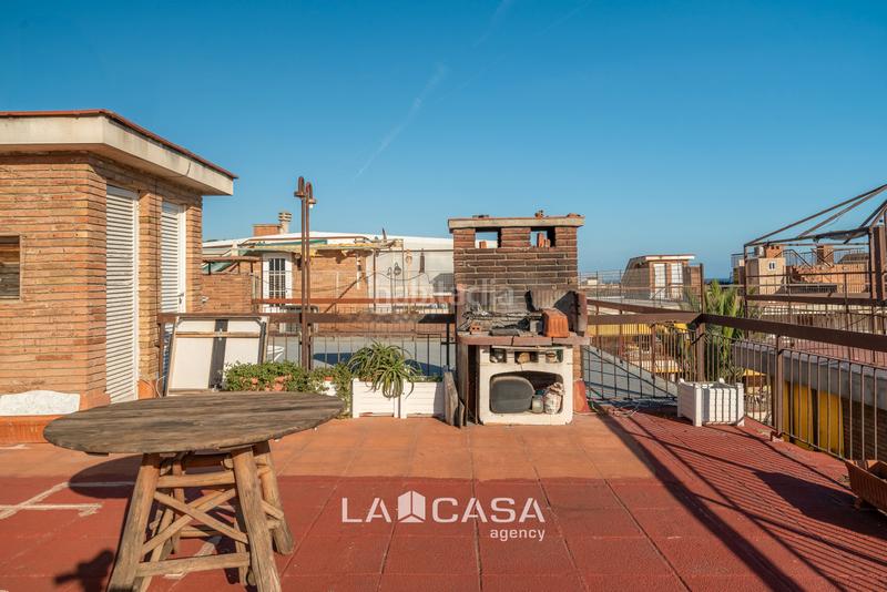 Foto c1e2d4e1-31f1-41c3-b0c3-1c31760ad81d. Attico con parcheggio piscina in Baixador Castelldefels