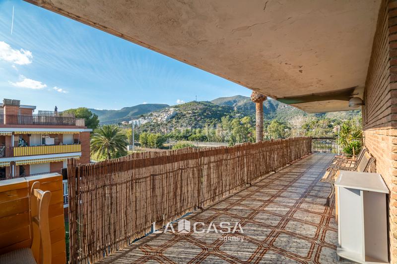 Foto ea055eb2-c988-4bd7-a4b2-6e187b90071c. Attico con parcheggio piscina in Baixador Castelldefels