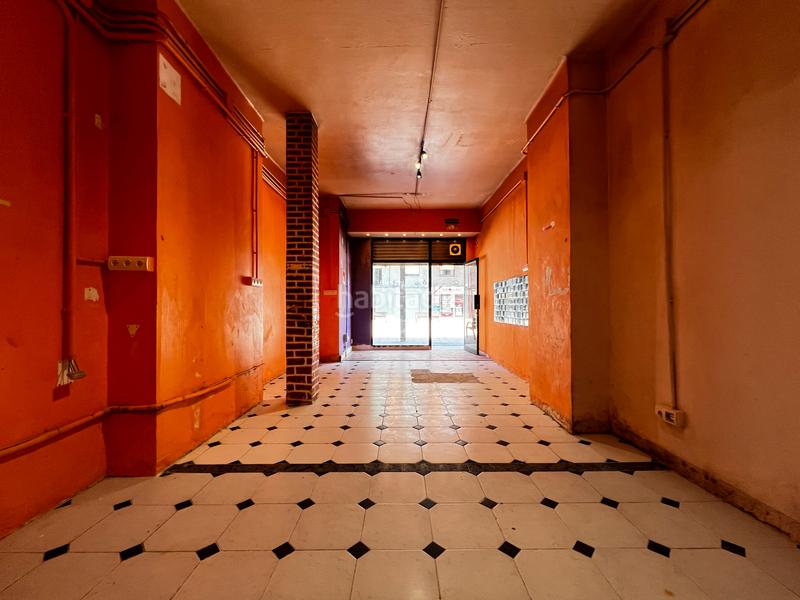 Foto eaba336d-7ca6-44c9-b8b3-36a69d5ad939. Geschäftsraum in Llefià Badalona