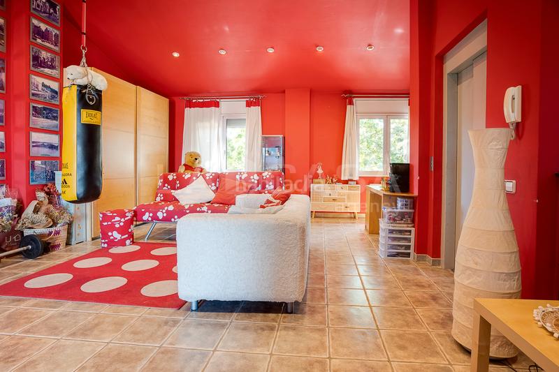 Foto 0ecf604b-b2af-4171-b732-13069d371a0e. Haus mit heizung parking in Font Verda Granollers