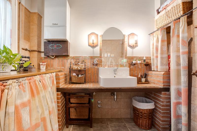 Foto 0fbb5b42-aa3b-4777-82fc-20fca0ea285d. House with heating parking in Font Verda Granollers