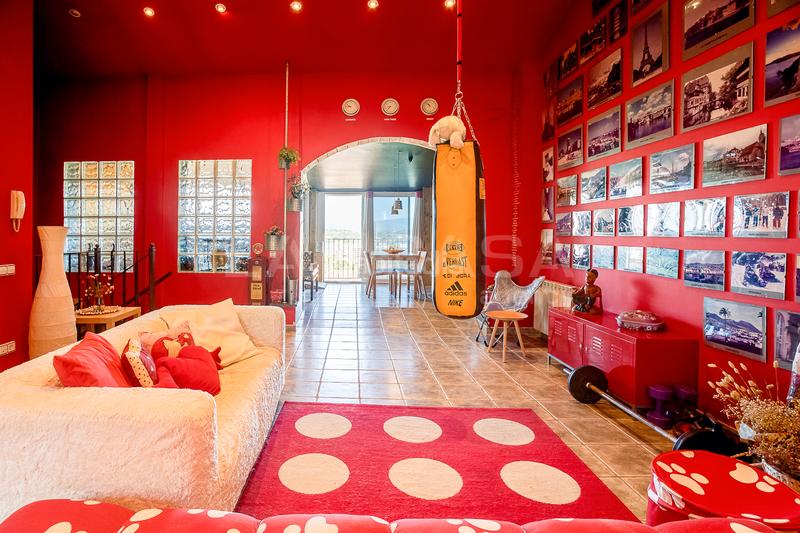 Foto 338d7469-e88a-4c16-a7ff-fcbf8dd2e188. House with heating parking in Font Verda Granollers