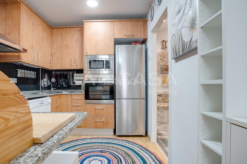 Foto d37d7cc3-fbb6-4a4d-b1f2-42f972ef06e7. Rez-de-chaussée avec parking dans La Salut Badalona