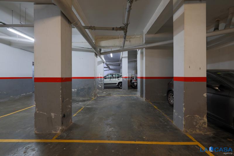 Foto 97b3ab3e-2fae-4d6f-a3ee-e6109288f77d. Flat with parking in La Bordeta Barcelona