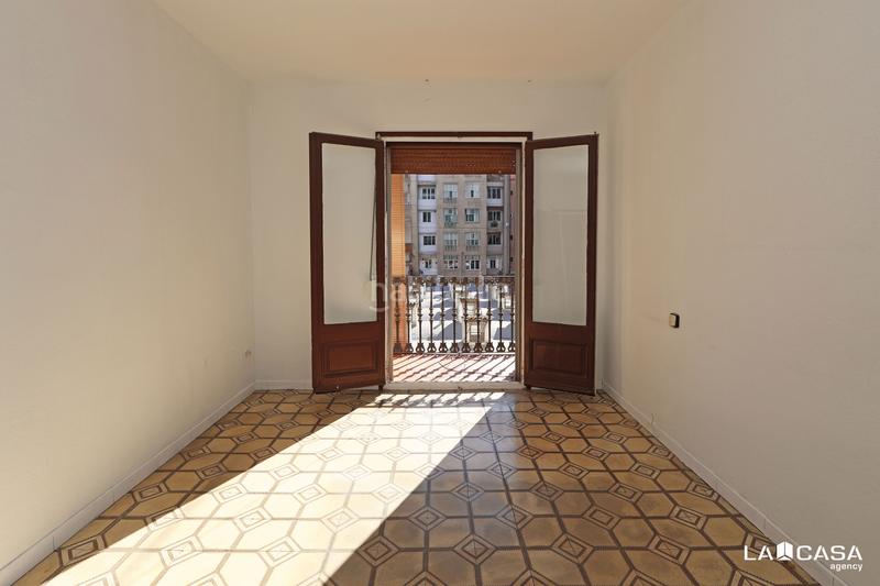 Foto 2a56d512-dd4c-45c4-b77a-9f69265f497c. Piso en Sant Antoni Barcelona