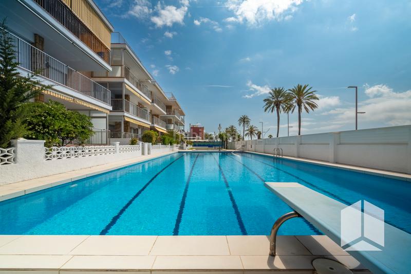 Foto f7694882-5166-44b1-88bc-b94134306154. Etagenwohnung mit parking pool in Baixador Castelldefels