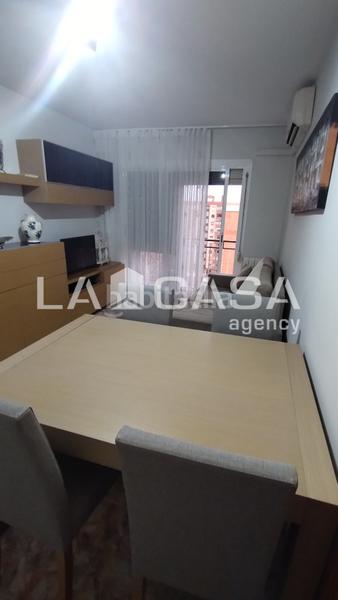 Foto b59f9a01-9bcd-4ba3-946c-9838bbdc5ba0. Etagenwohnung mit heizung in Llefià Badalona