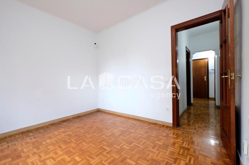 Foto a5bf41bd-d573-4903-b255-e15dd669c6b7. Piso en Turó de la Peira Barcelona