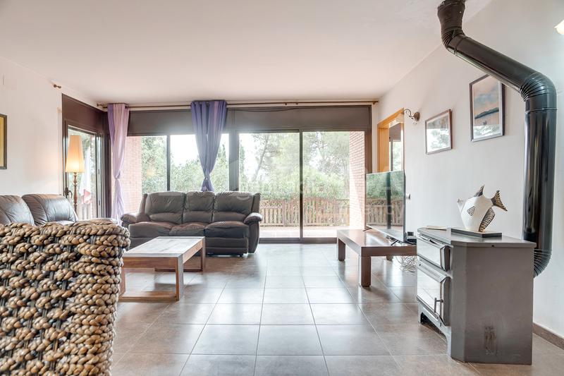 Foto 70ddfc35-e327-4270-87e8-9e4af9021cde. House with heating parking pool in Corbera de Llobregat