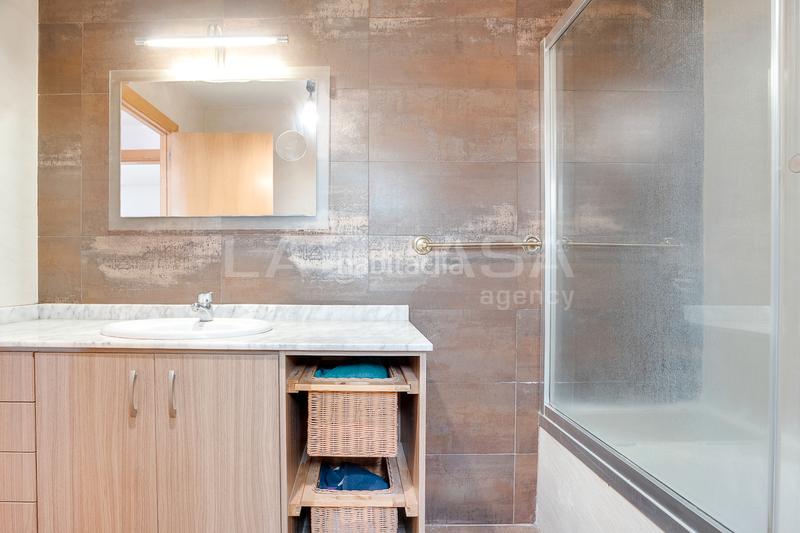 Foto aa8d5771-bd65-4a0a-9d9f-58361235cf72. House with heating parking pool in Corbera de Llobregat