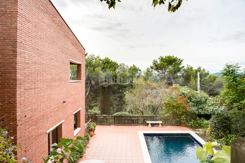 Foto d6317a74-f01f-4e94-861b-f73a4f38a775. House with heating parking pool in Corbera de Llobregat