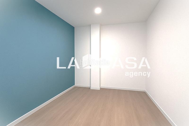 Foto 5ed3775d-a7bd-4b3f-8237-a42ce4ad148d. Local comercial en Prosperitat Barcelona