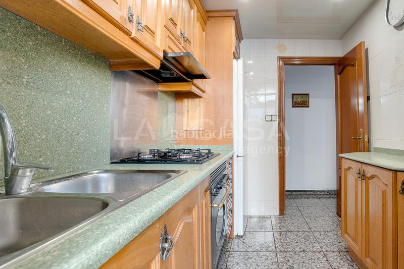 Foto e7f5d9e5-19de-471e-b809-1acb0688347a. Flat in Bellvitge Hospitalet de Llobregat (L´)