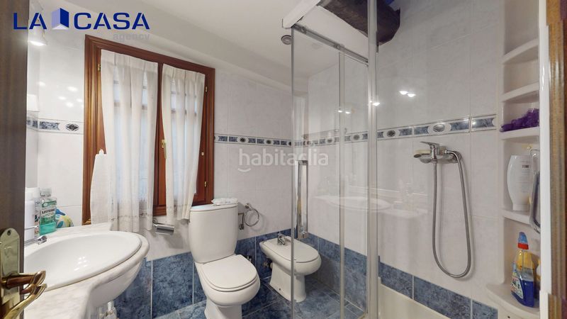 Foto 38ca0192-8a40-4597-ba23-d70dd79de8a7. Pis a Casco Viejo Bilbao