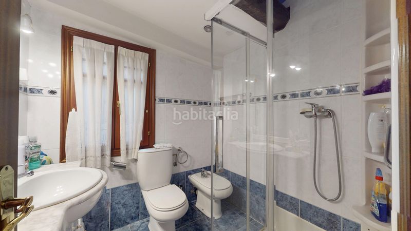 Foto b1e58d02-e90a-4989-93e9-129c3ae90a68. Pis a Casco Viejo Bilbao