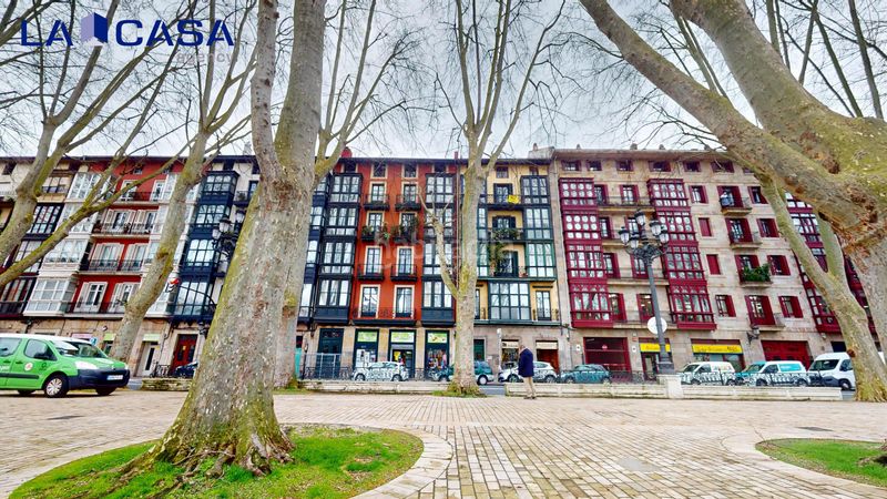 Foto dad6c516-f36e-48fe-9c08-0210d29fb597. Pis a Casco Viejo Bilbao