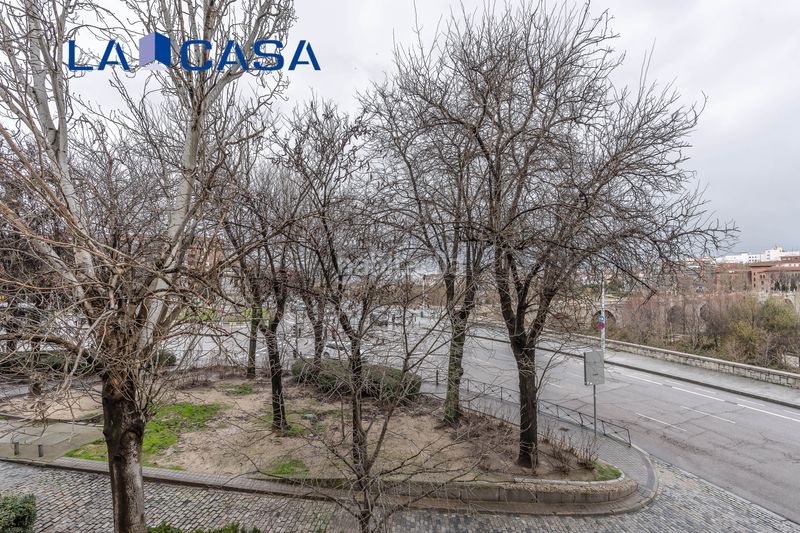 Foto 6bf0bbc7-0326-408b-aeb9-23fe42bf10c1. Piso en Imperial Madrid