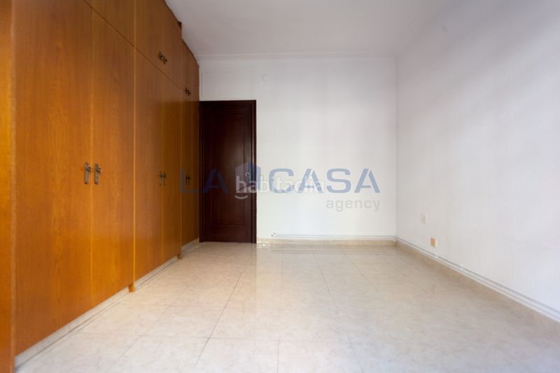 Foto ec6e38d2-b654-4dde-b632-7ee3f3f6695e. Pis a El Camp de l´Arpa del Clot Barcelona