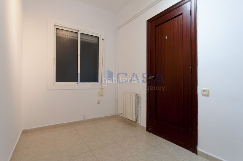 Foto f43fdfa0-9748-40a5-b9df-d40270aef3be. Pis a El Camp de l´Arpa del Clot Barcelona