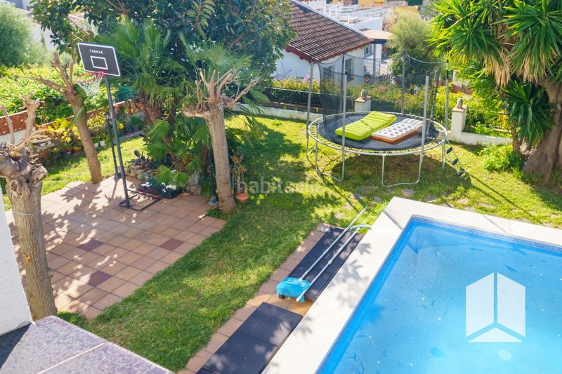 Foto 4e4e0640-b1be-4475-9407-308d18e12414. Xalet amb aparcament piscina a Montmar Castelldefels