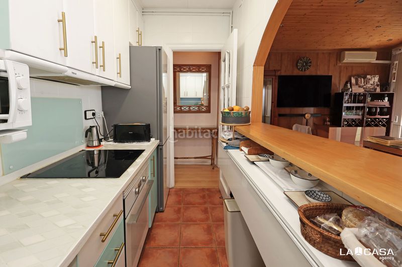Foto c5e891e1-83a6-4c7e-a070-260c493eb375. Dúplex ático dúplex listo para entrar a vivir en la zona de Can Clota. en Esplugues de Llobregat
