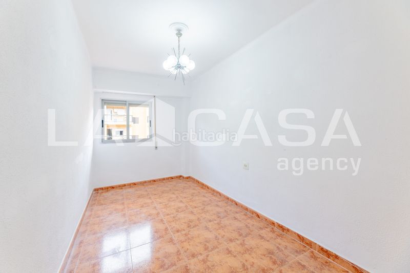 Foto a57d6a7e-be72-4386-bcd5-6f6845084985. Pis a L´Amistat Valencia