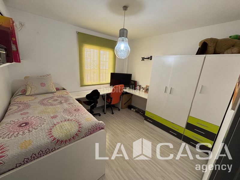 Foto 226536c2-e8e8-4522-8c4f-d531fdf69840. Casa adossada a Avenida de Europa Montequinto