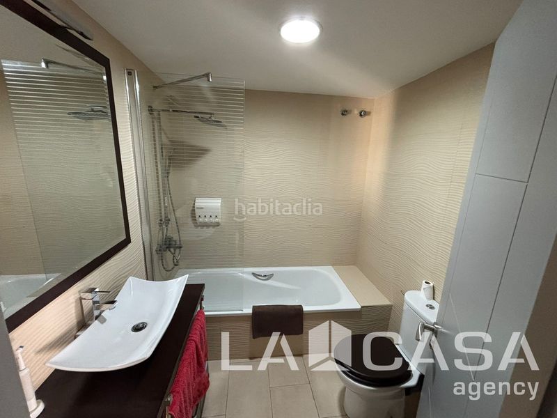 Foto ba688240-3ea4-43c0-a41e-594f9a72db4a. Casa adossada a Avenida de Europa Montequinto