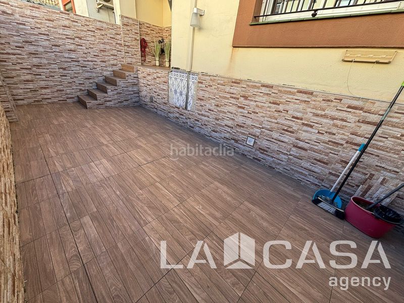 Foto c24e58c0-ae86-4067-9bd4-060a6a7374a5. Casa adossada a Avenida de Europa Montequinto