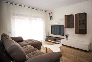 Piso en Sants. Amplio piso reformado con balcón y terraza en zona sants  les co